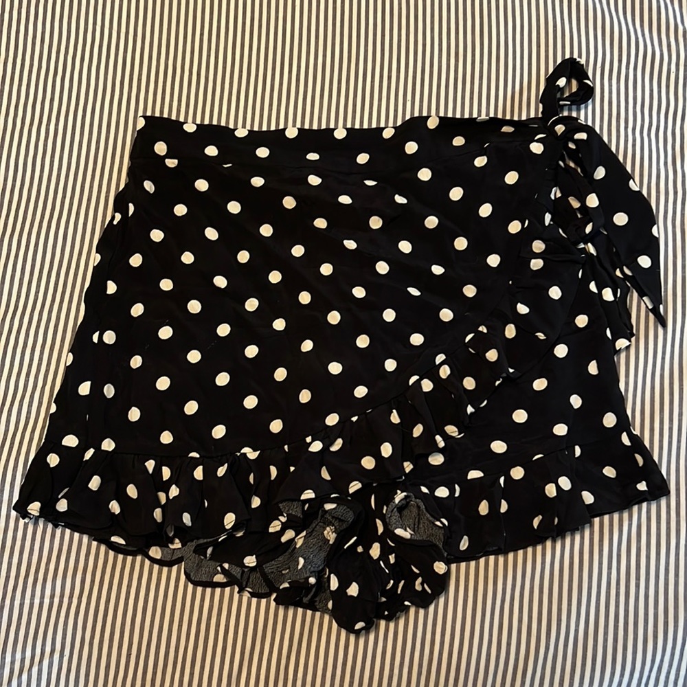 Sweet comfy polka dot women’s XL Zara Skort!